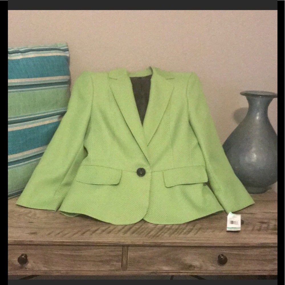 🆕 Women’s Spring Green Jacket